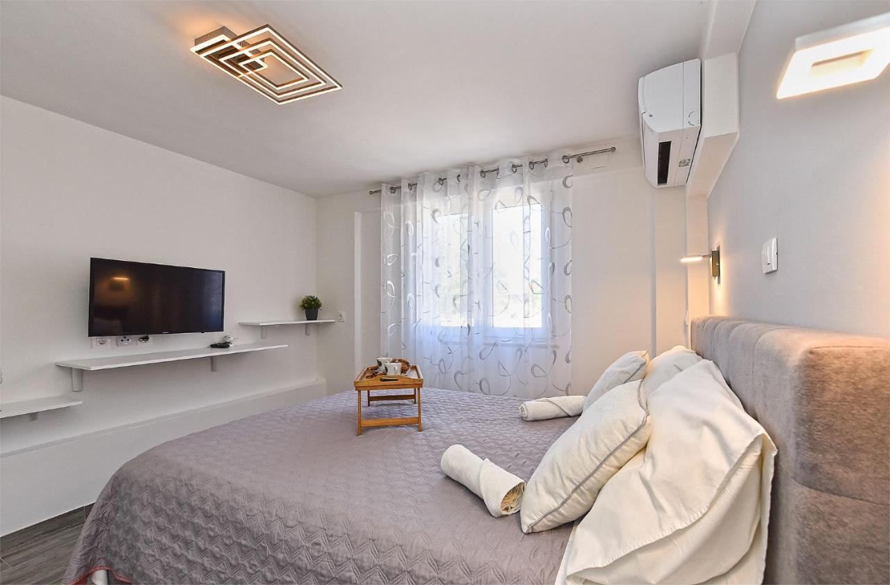 Double Room With Pool 2261 Medulin Exterior photo
