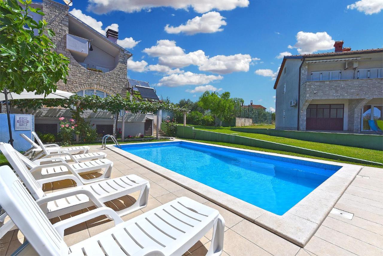 Double Room With Pool 2261 Medulin Exterior photo
