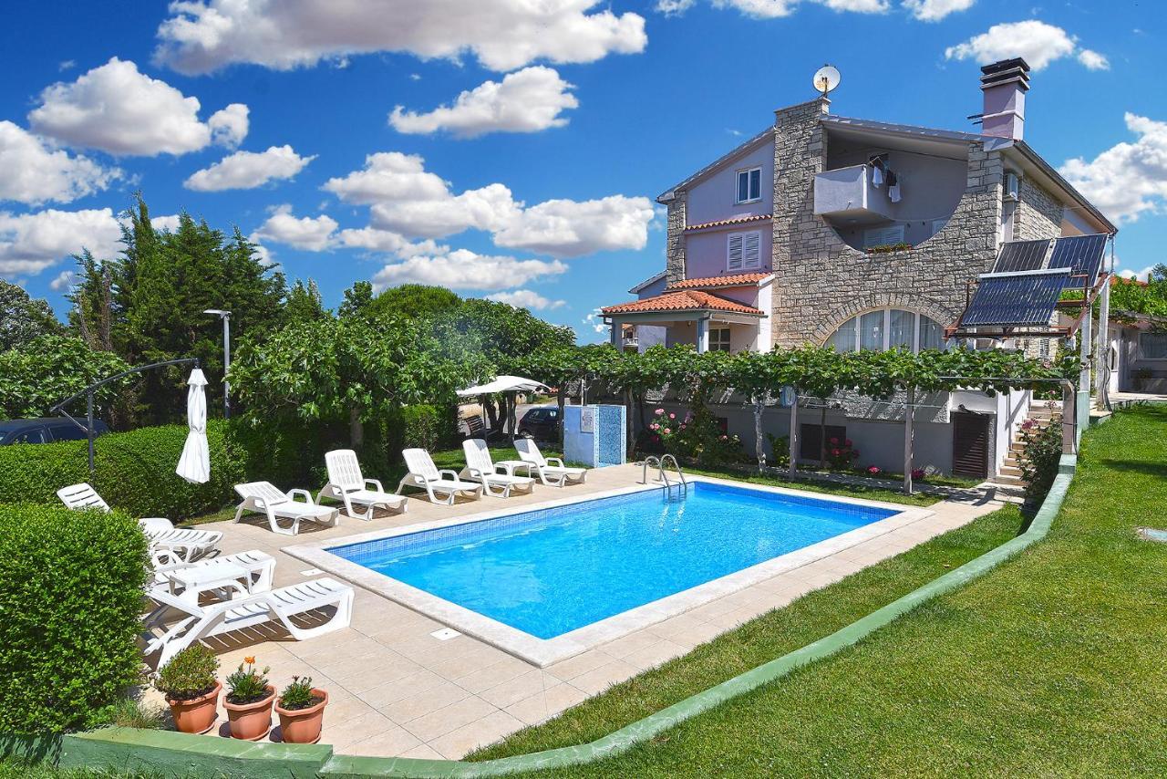 Double Room With Pool 2261 Medulin Exterior photo